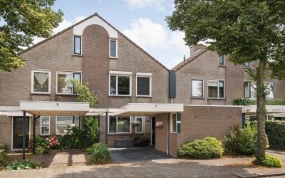 Gedeputeerd. 102