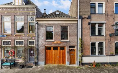 Boven Nieuw. 4-I