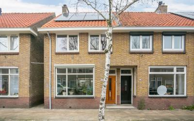 Jan van Ark. 102
