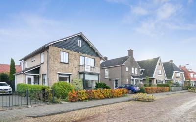 van Maasdij. 52