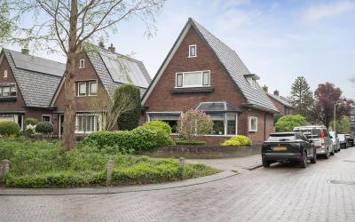 Steenwijker. 9-B