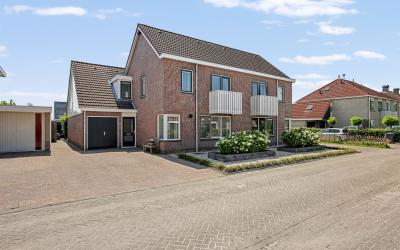 Helmhout 83