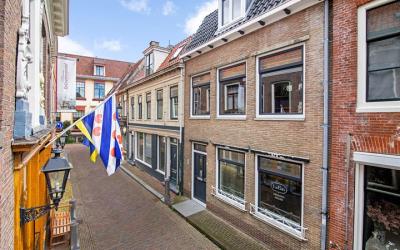 Nieuwesteeg 10