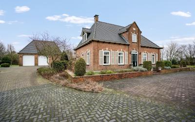 Van Akenwei 4