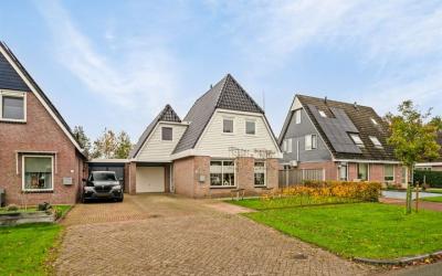 H.J. van de. 8