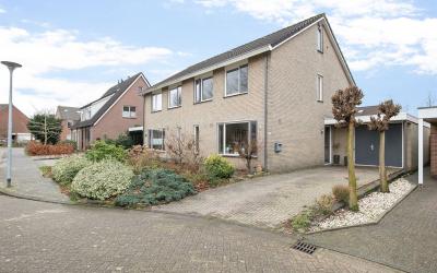 Middenbree 22