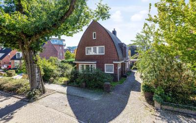 E.E. Stolpe. 14