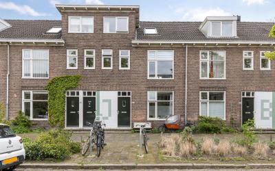 Koninginnel. 83-A