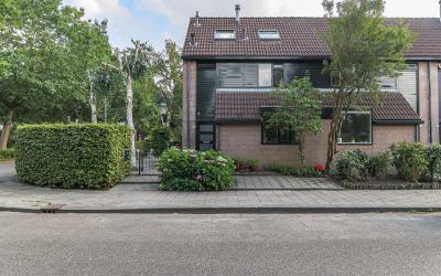 Van Deyssel. 2